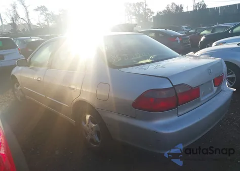 1998 Honda Accord Ex z USA, uszkodzony, nr VIN 1HGCG667XWA130095